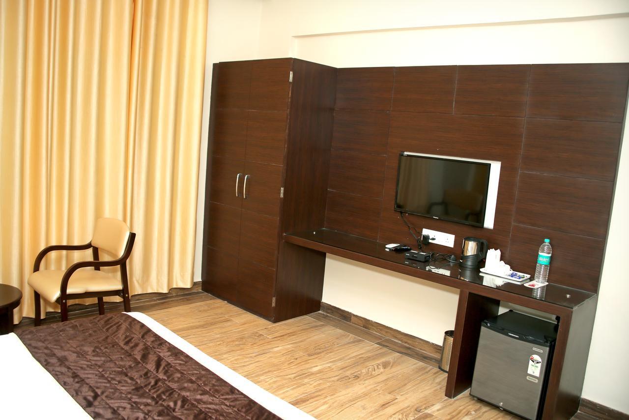 Hotel Lavanya Palace Ratlām Exteriér fotografie