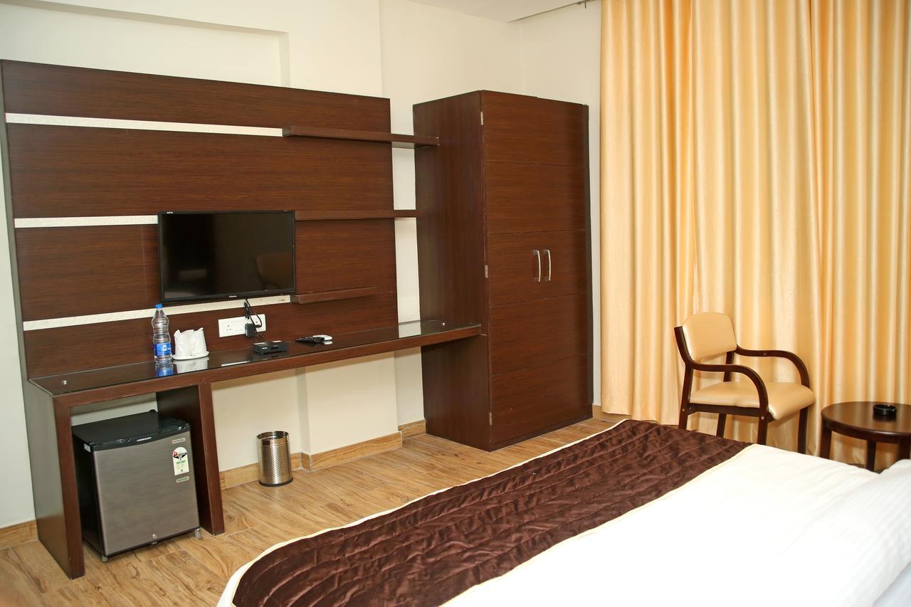 Hotel Lavanya Palace Ratlām Exteriér fotografie